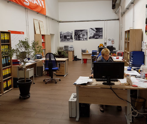 Helle Büroräume mit hohen Decken im ehemaligen Lokschuppen Helle Büroräume mit hohen Decken im ehemaligen Lokschuppen